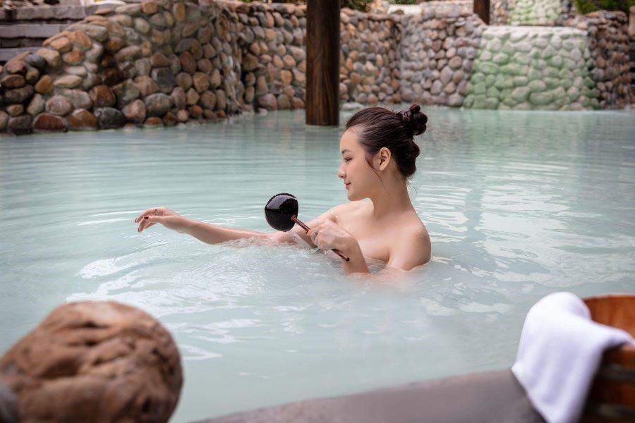 Onsen như một món quà quý giá từ thiên nhiên, mang đến nguồn sức khỏe và sự thanh thản cho tâm hồn